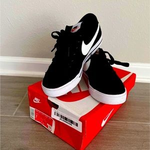 Women’s Nike Court Legacy Black Size 7